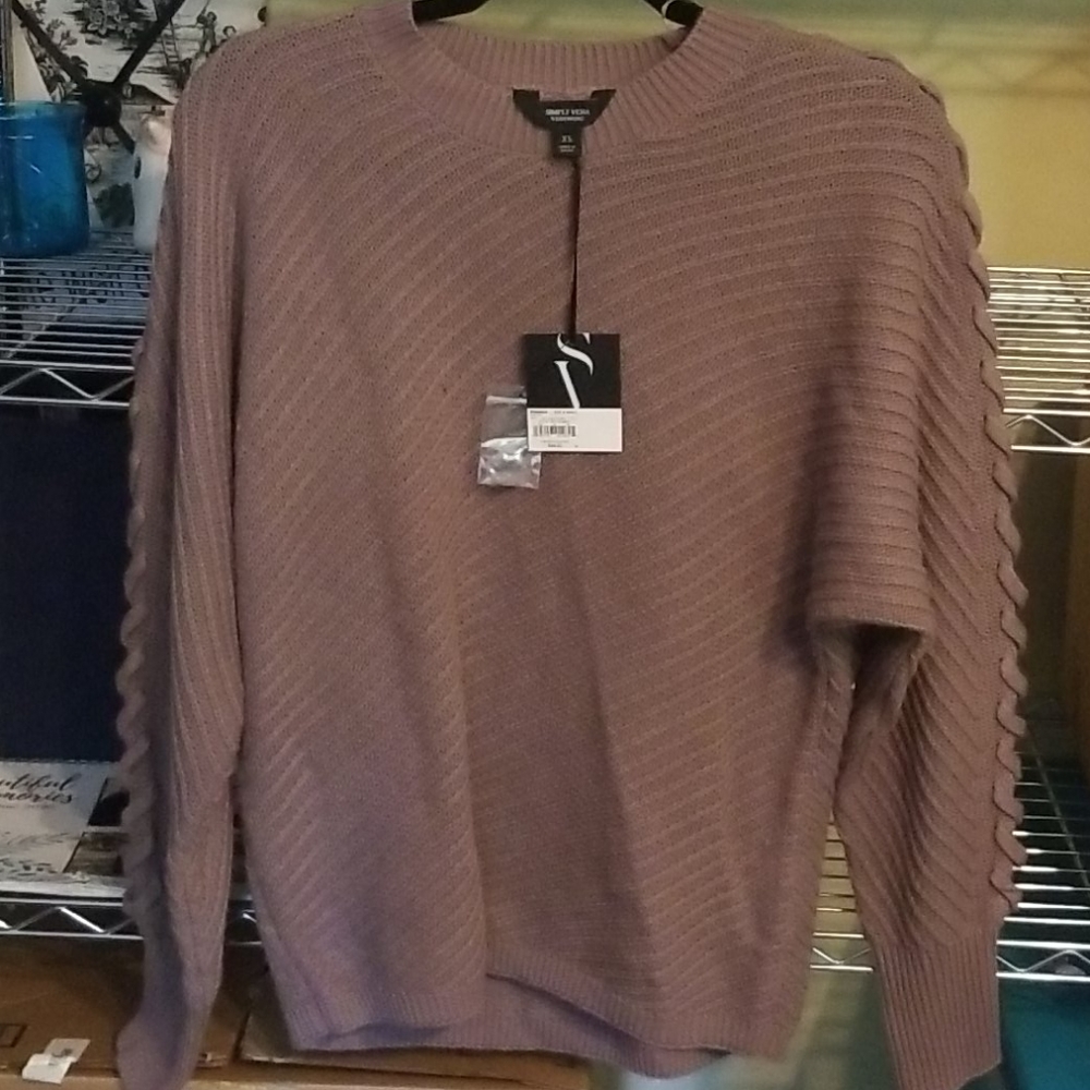 Vera Wang pullover